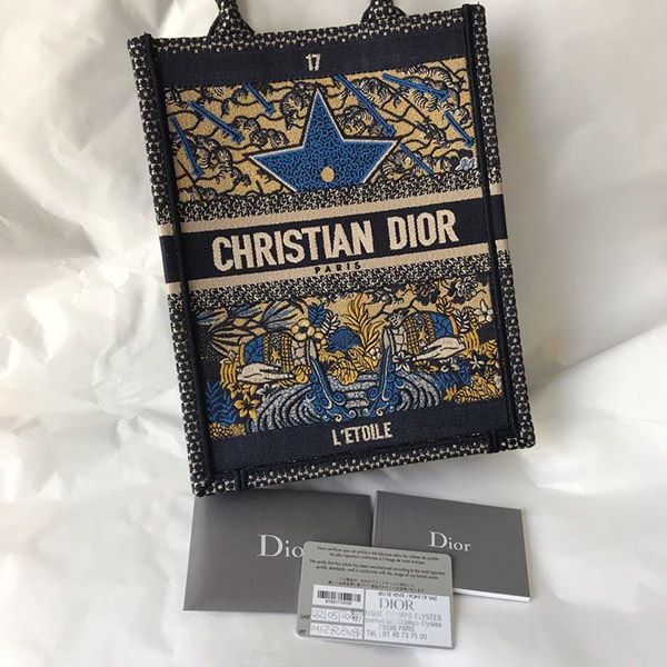 入手困難!ディオール ミニ ヴァーティカル ブックトート 偽物